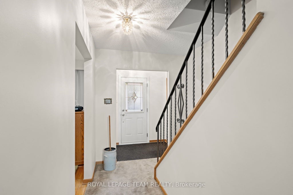 Photo of 7 Centrepark Drive, Blackburn Hamlet, ON K1B 3C2 (MLS # X13771360)