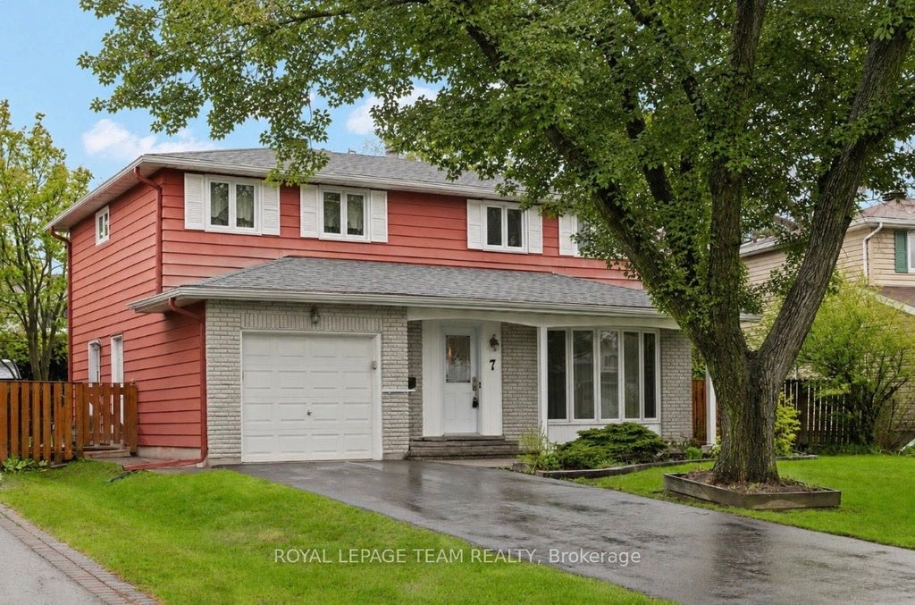 Photo of 7 Centrepark Drive, Blackburn Hamlet, ON K1B 3C2 (MLS # X13771360)