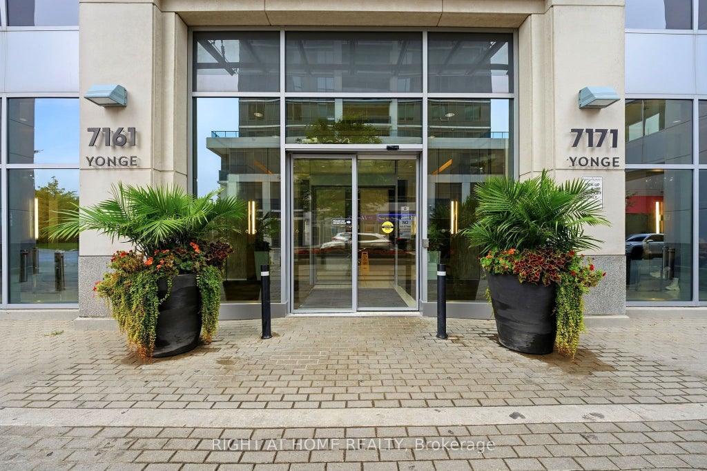 Photo of 7171 Yonge Street #1702, Markham, ON L3T 0C5 (MLS # N13846554)