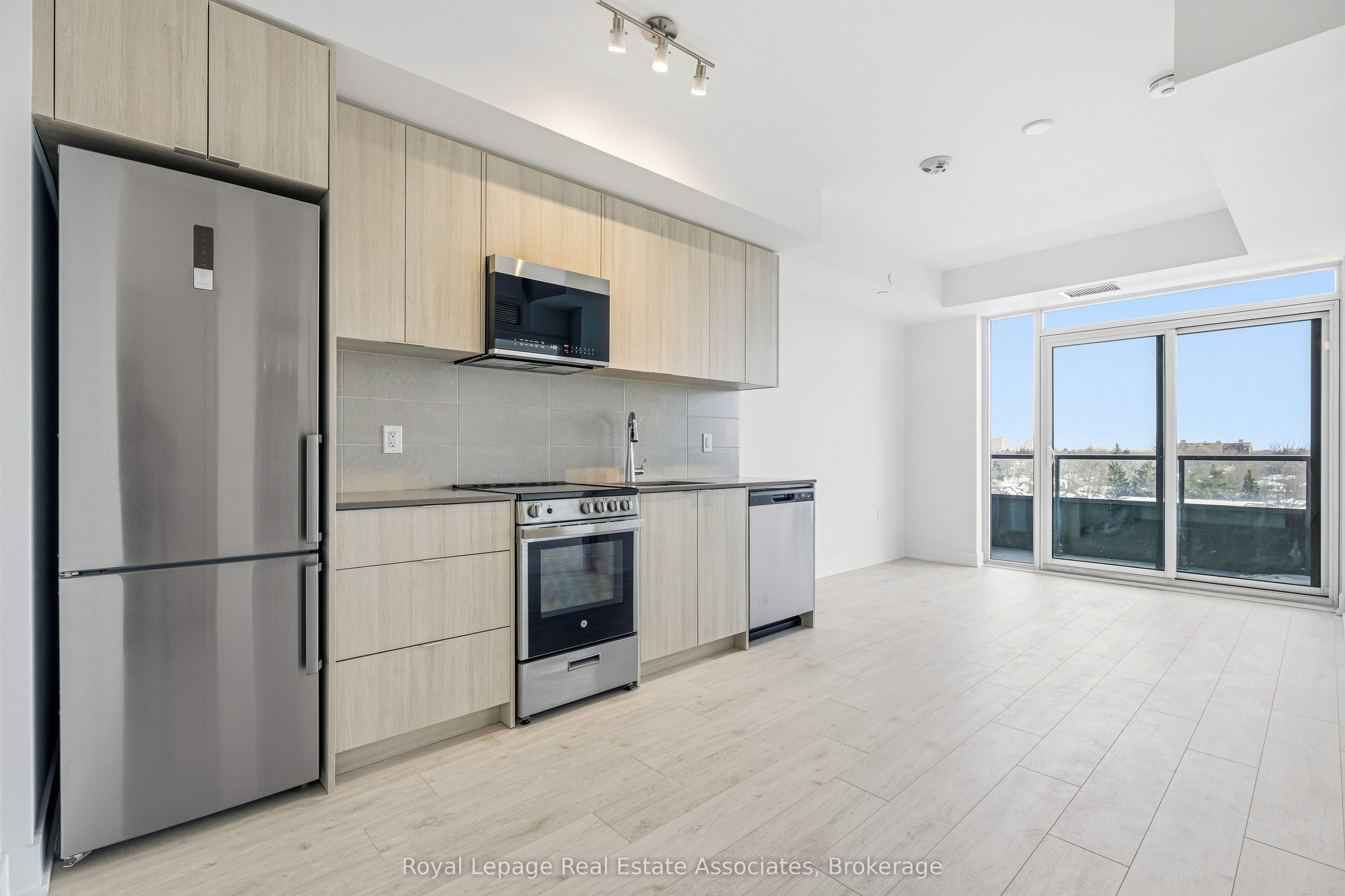 2088 James Street 604