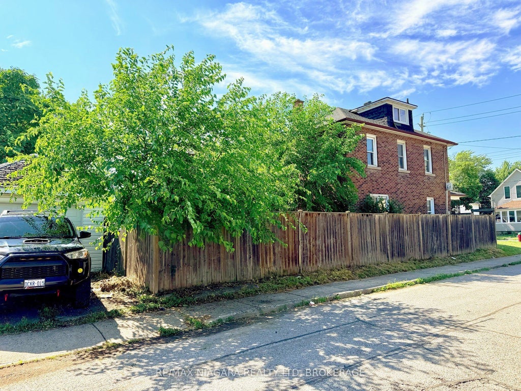 Photo of 93 State Street, Welland, ON L3B 4K6 (MLS # X13763896)