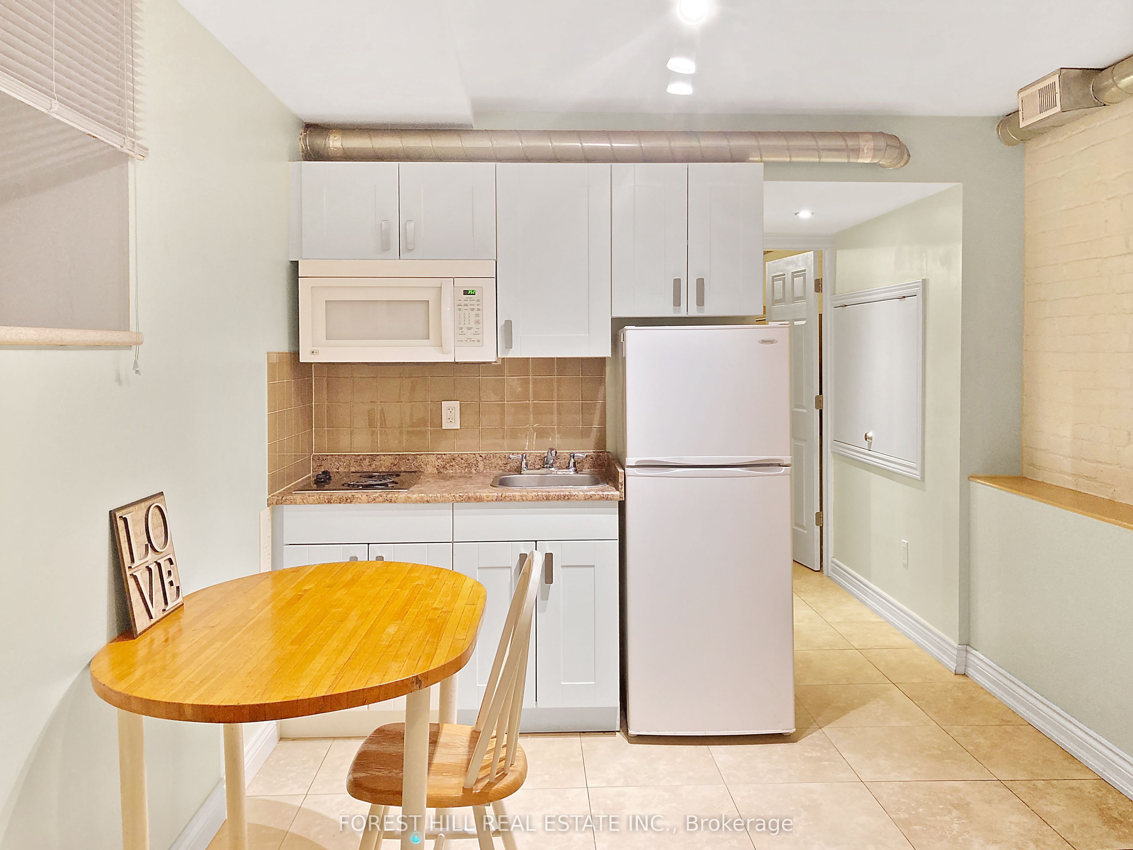 1491 Dundas Street W 1B