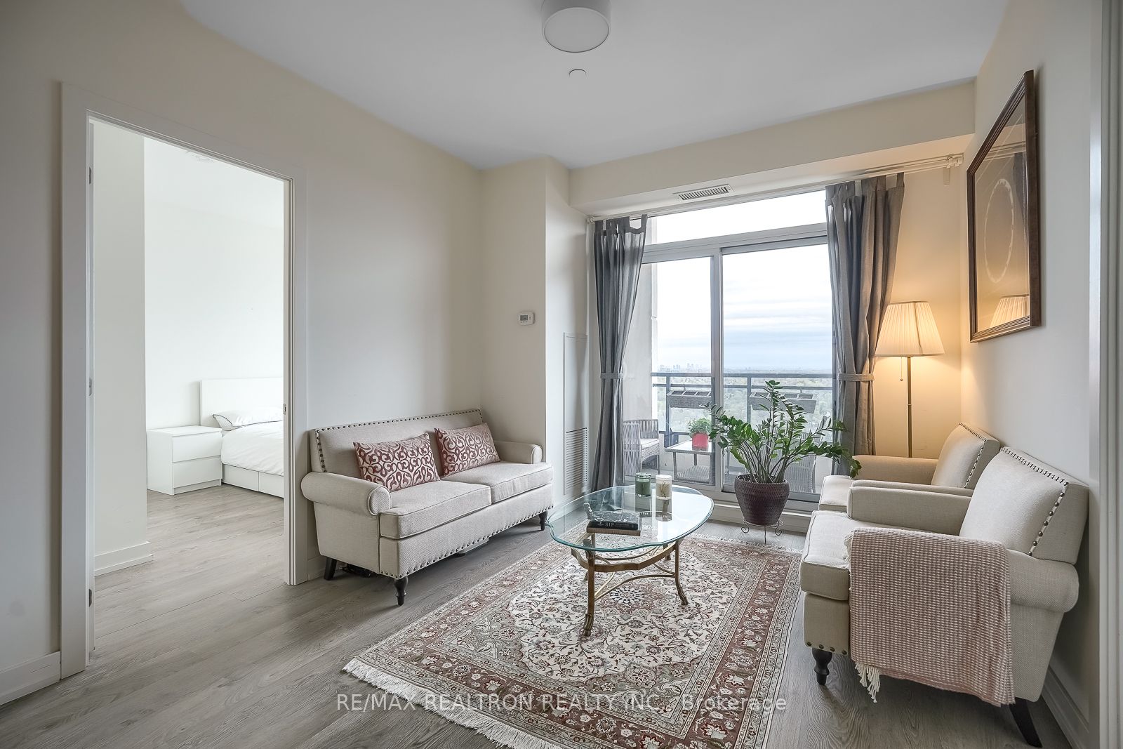 1 Grandview Avenue 2707