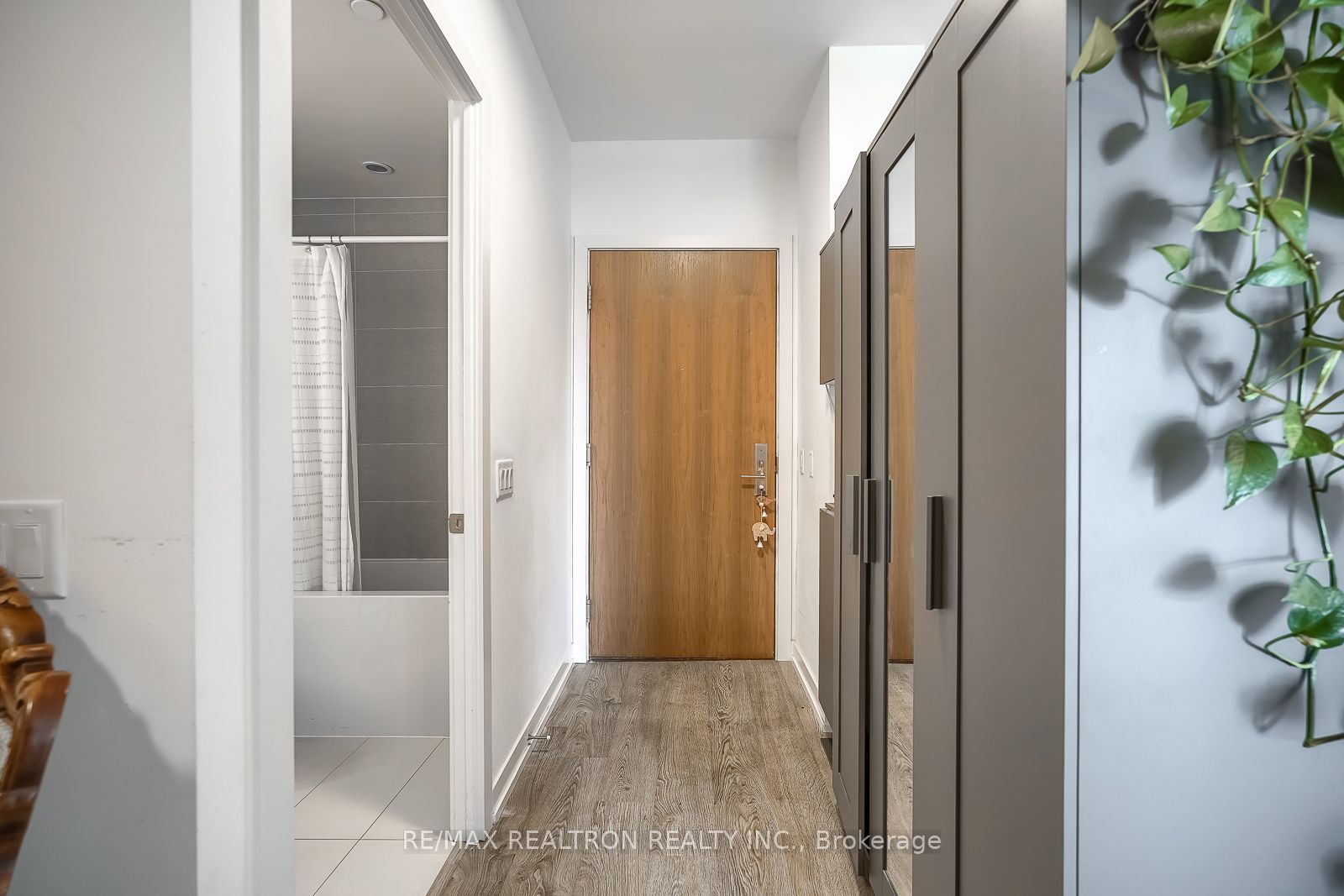 1 Grandview Avenue 2707