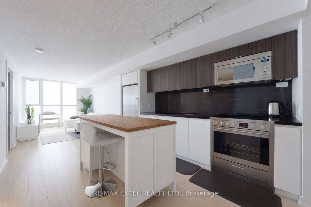 Photo of 75 Queens Wharf Road #1606, Toronto, ON M5V 0J8 (MLS # C13578128)