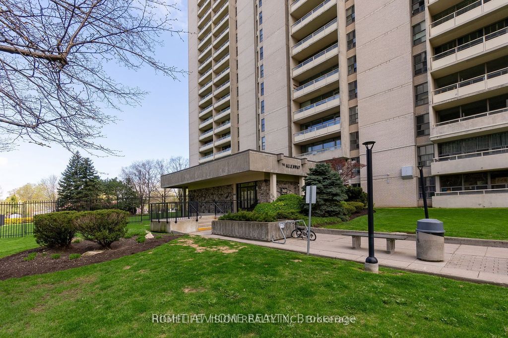 Photo of 360 Ridelle Avenue #2004, Toronto, ON M6B 1K1 (MLS # W12457683)