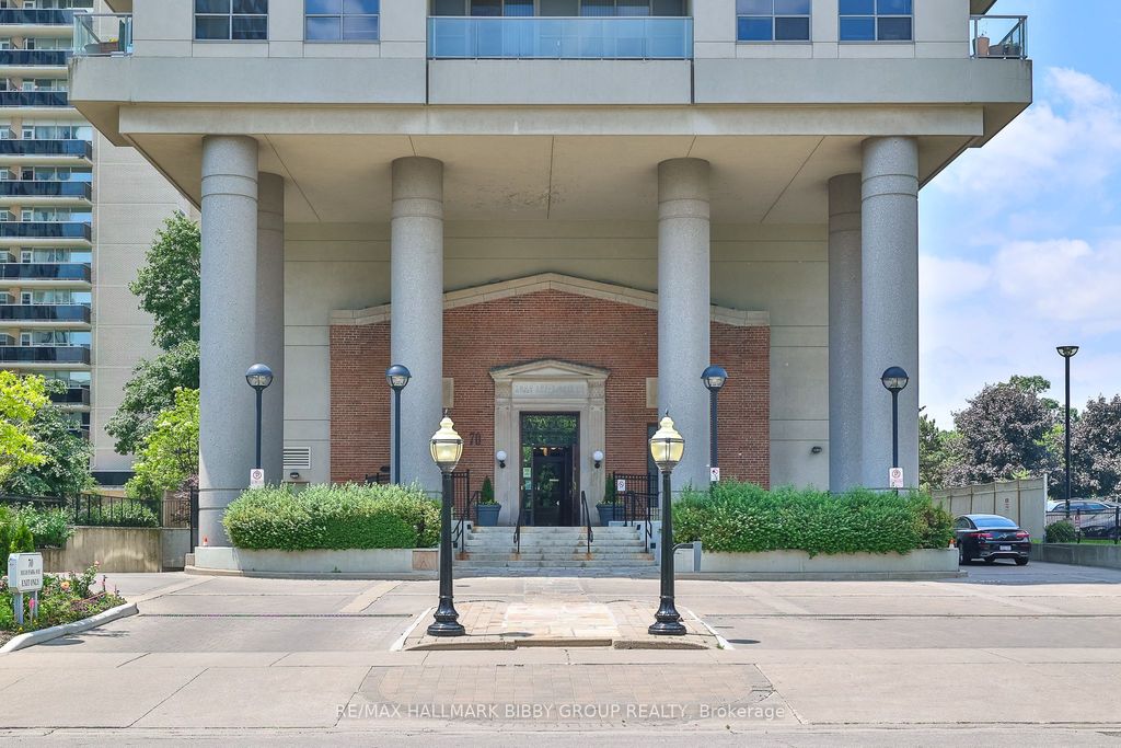 Photo of 70 High Park Avenue #1304, Toronto, ON M6P 1A1 (MLS # W12409527)