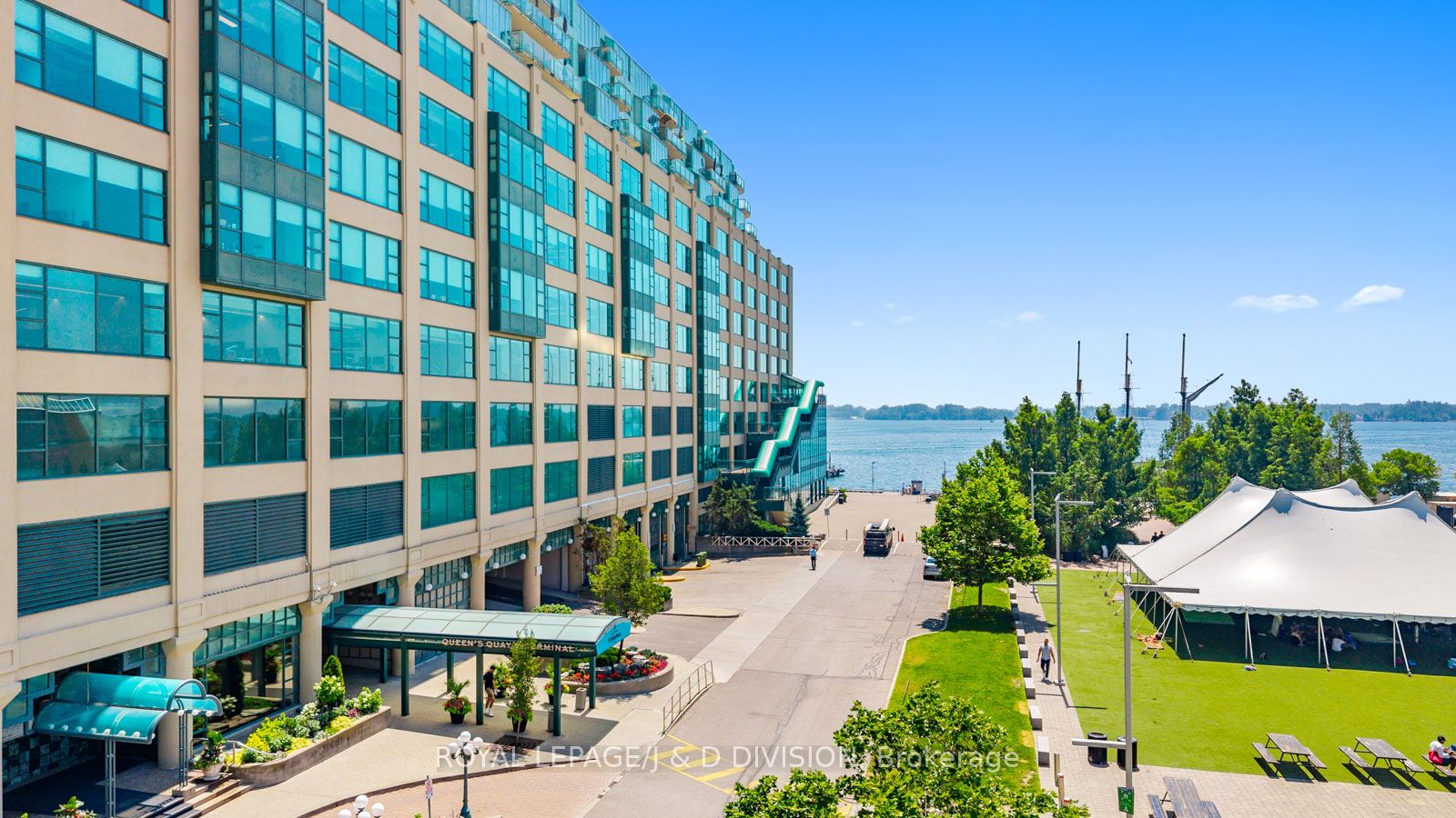 211 Queens Quay W 1201