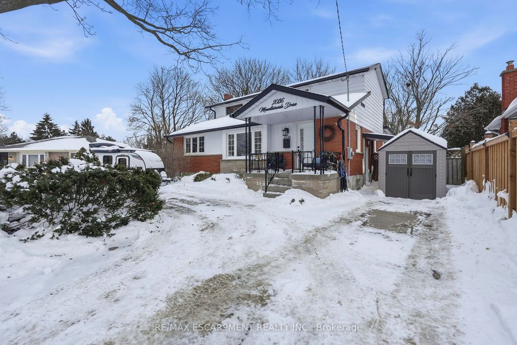 Photo of 2036 Mountainside Drive, Burlington, ON L7P 1A7 (MLS # W12751484)
