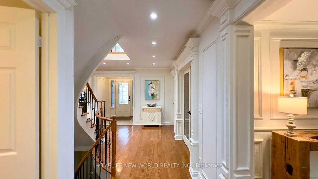 Photo of 35 Chipperfield Crescent, Whitby, ON L1R 1P1 (MLS # E12415510)
