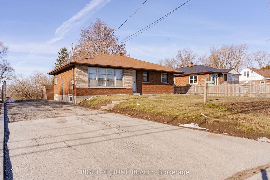 Photo of 18200 Leslie St. Street, East Gwillimbury, ON L9N 0M5 (MLS # N12804616)