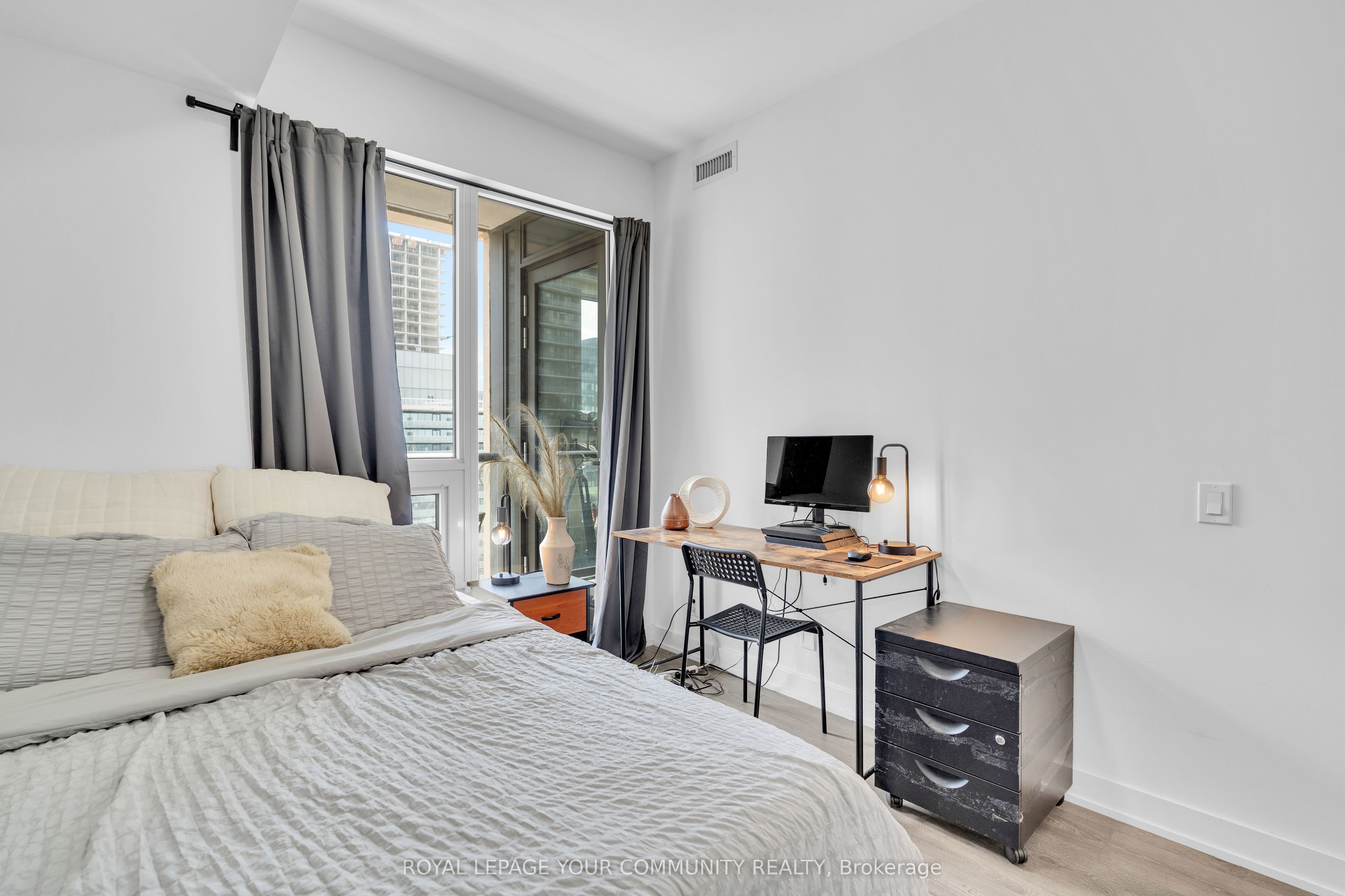 108 Peter Street 3307