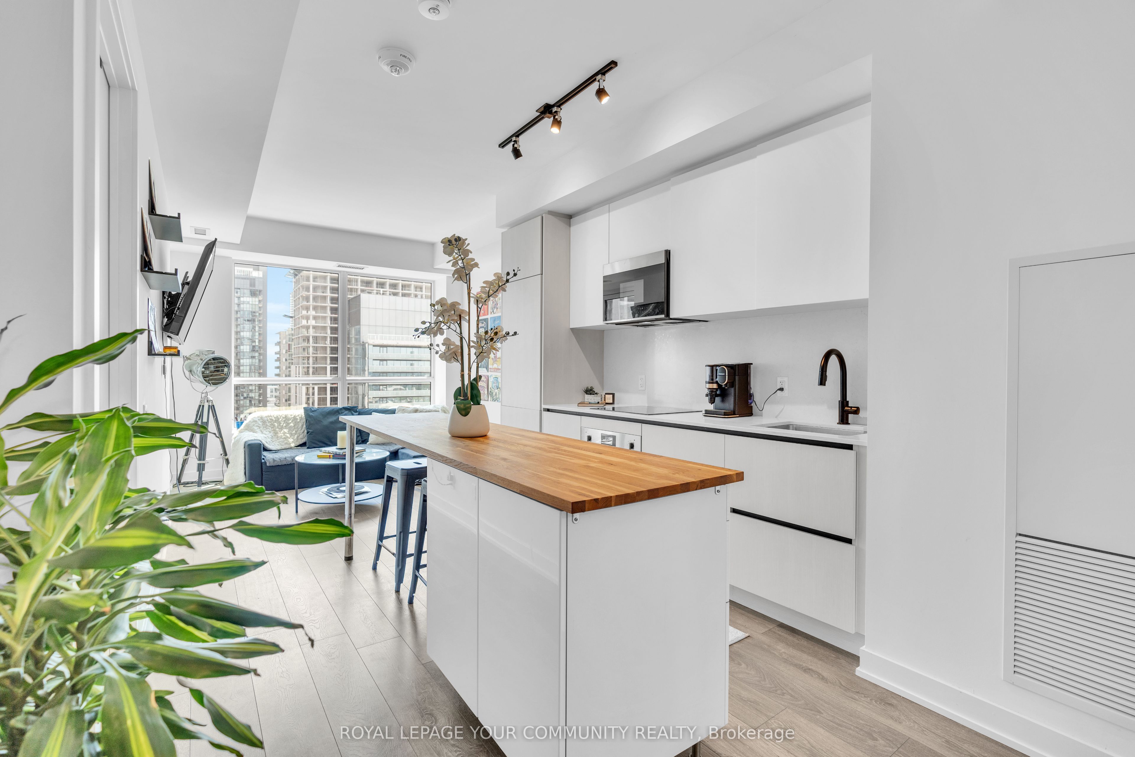 108 Peter Street 3307