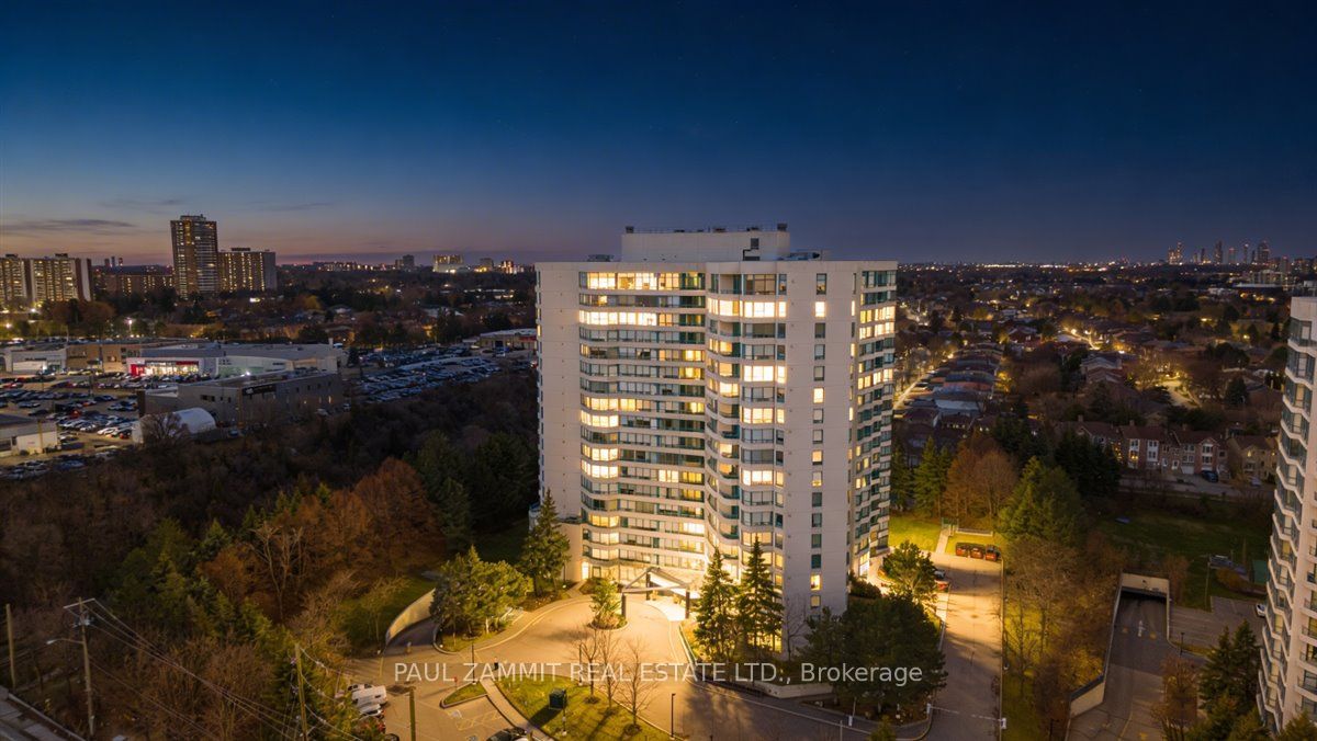 Photo 1 of 30 — 7250 Yonge Street 911, Vaughan, ON L4J 7X1