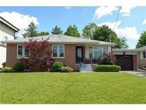 441 Saville Crescent Oakville ON L6L 3T9