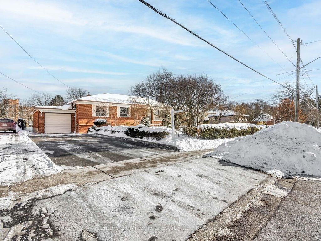 Photo of 309 Queen Mary Drive, Oakville, ON L6K 3L5 (MLS # W12745594)
