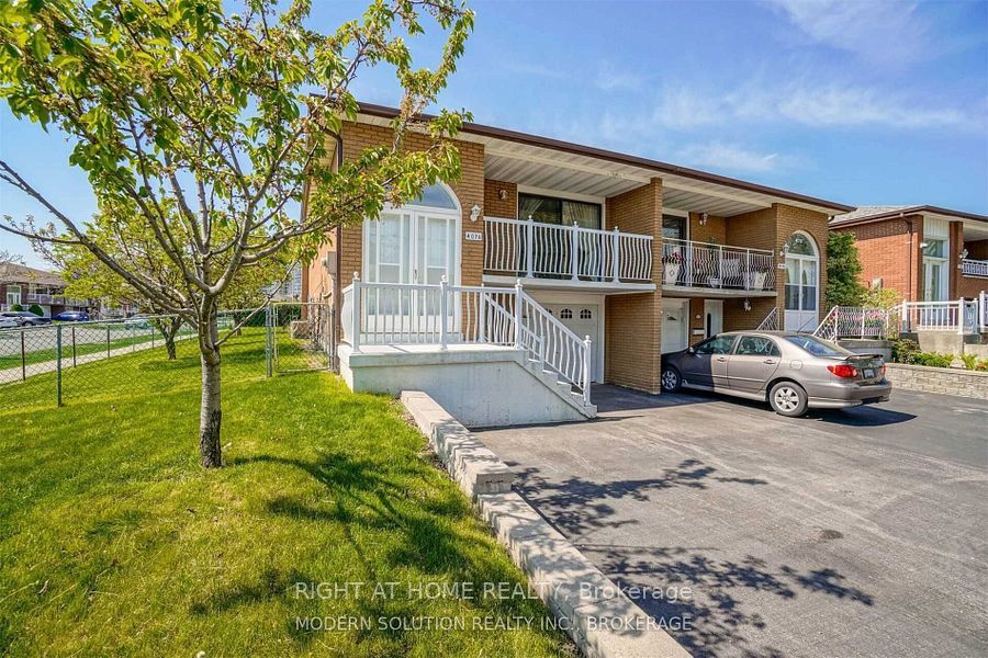 Photo of 4076 Woodington Drive, Mississauga, ON L4Z 1K2 (MLS # W13680394)