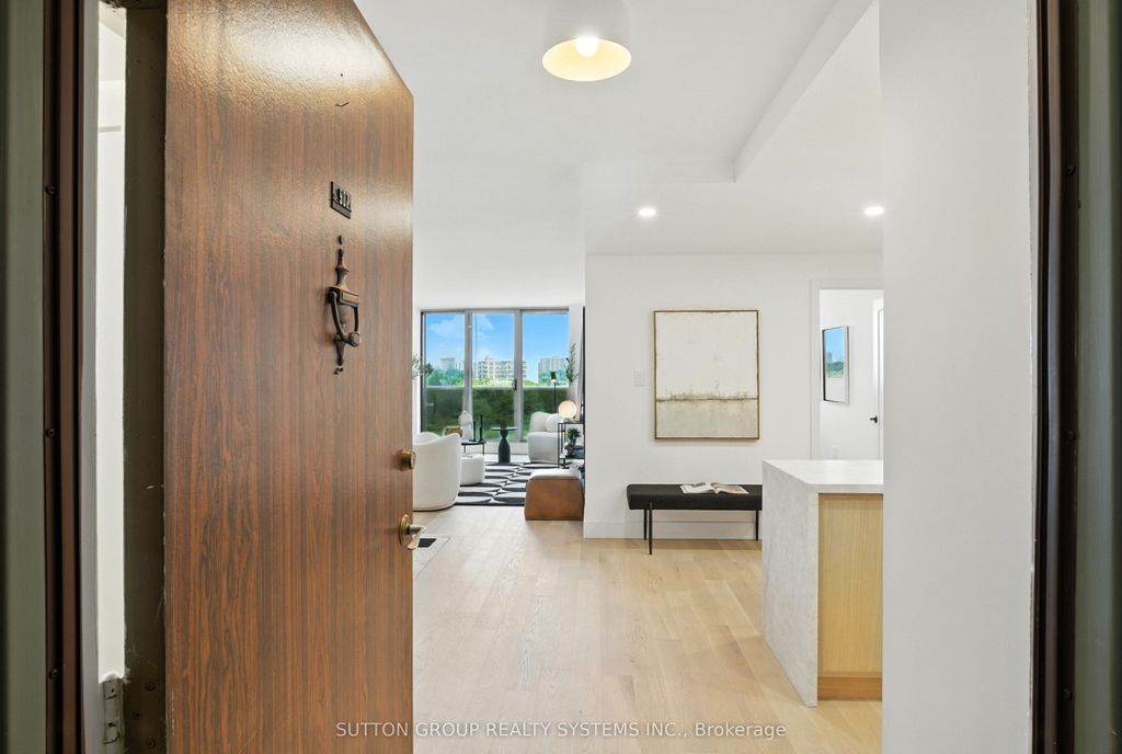 Photo of 812 Burnhamthorpe Road #907, Toronto, ON M6S 3N4 (MLS # W12385995)