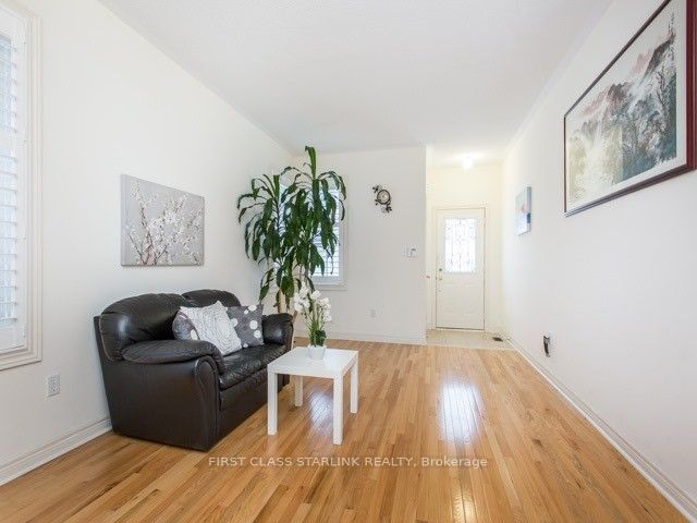 63 Aikenhead Avenue