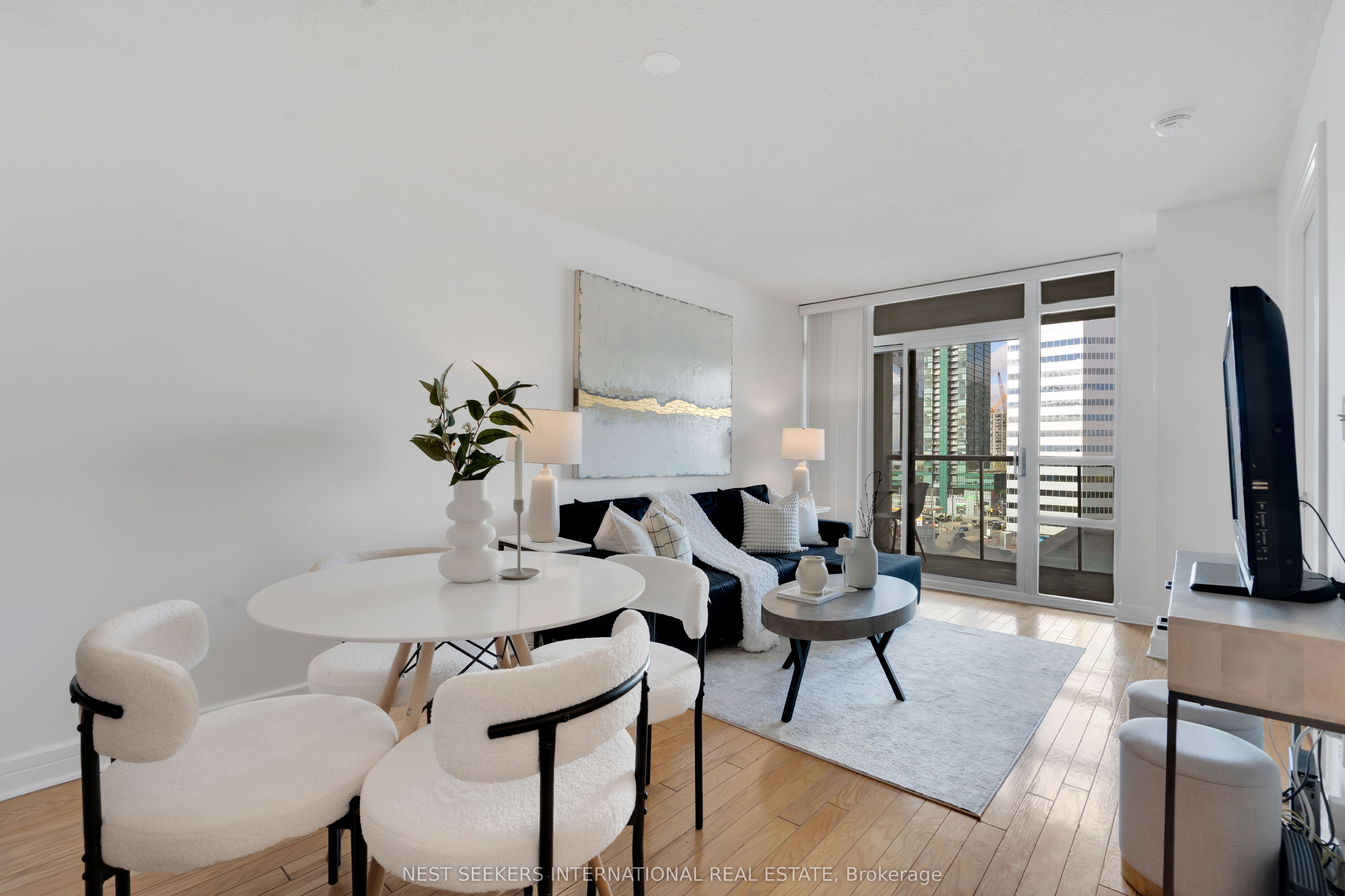 16 Harrison Garden Boulevard 1011