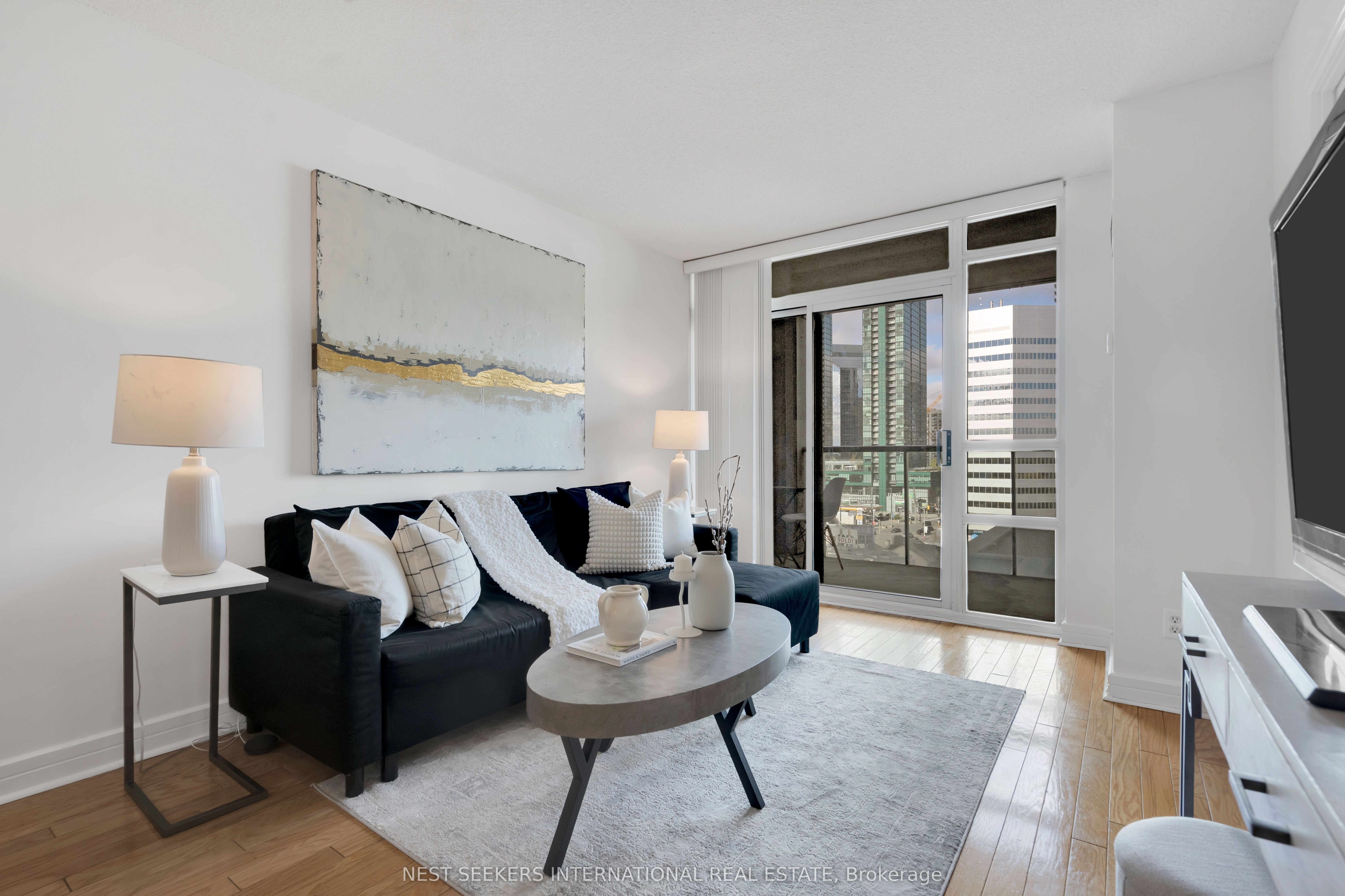 16 Harrison Garden Boulevard 1011