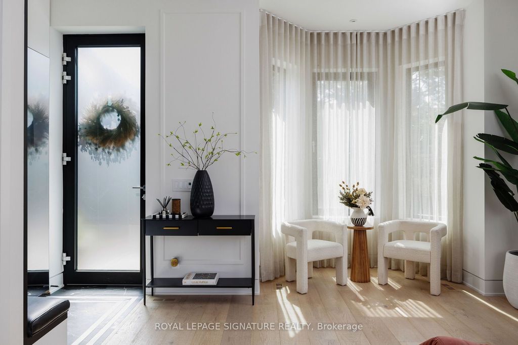 Photo of 17 Lakeview Avenue, Toronto, ON M6J 3B2 (MLS # C12229626)