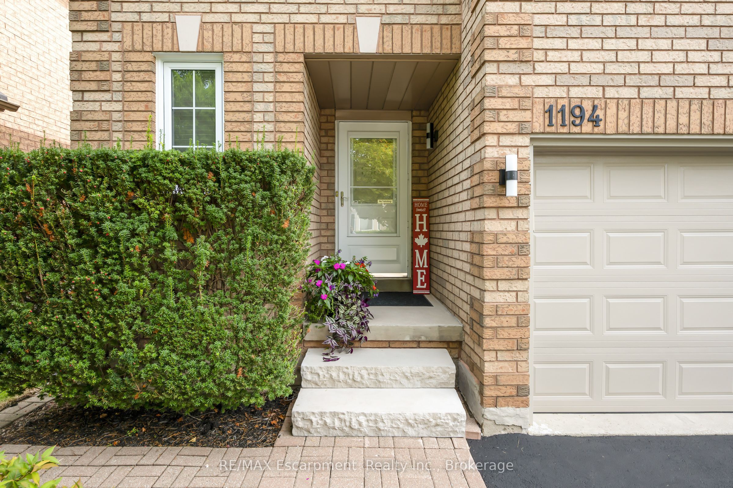 1194 Old Oak Drive