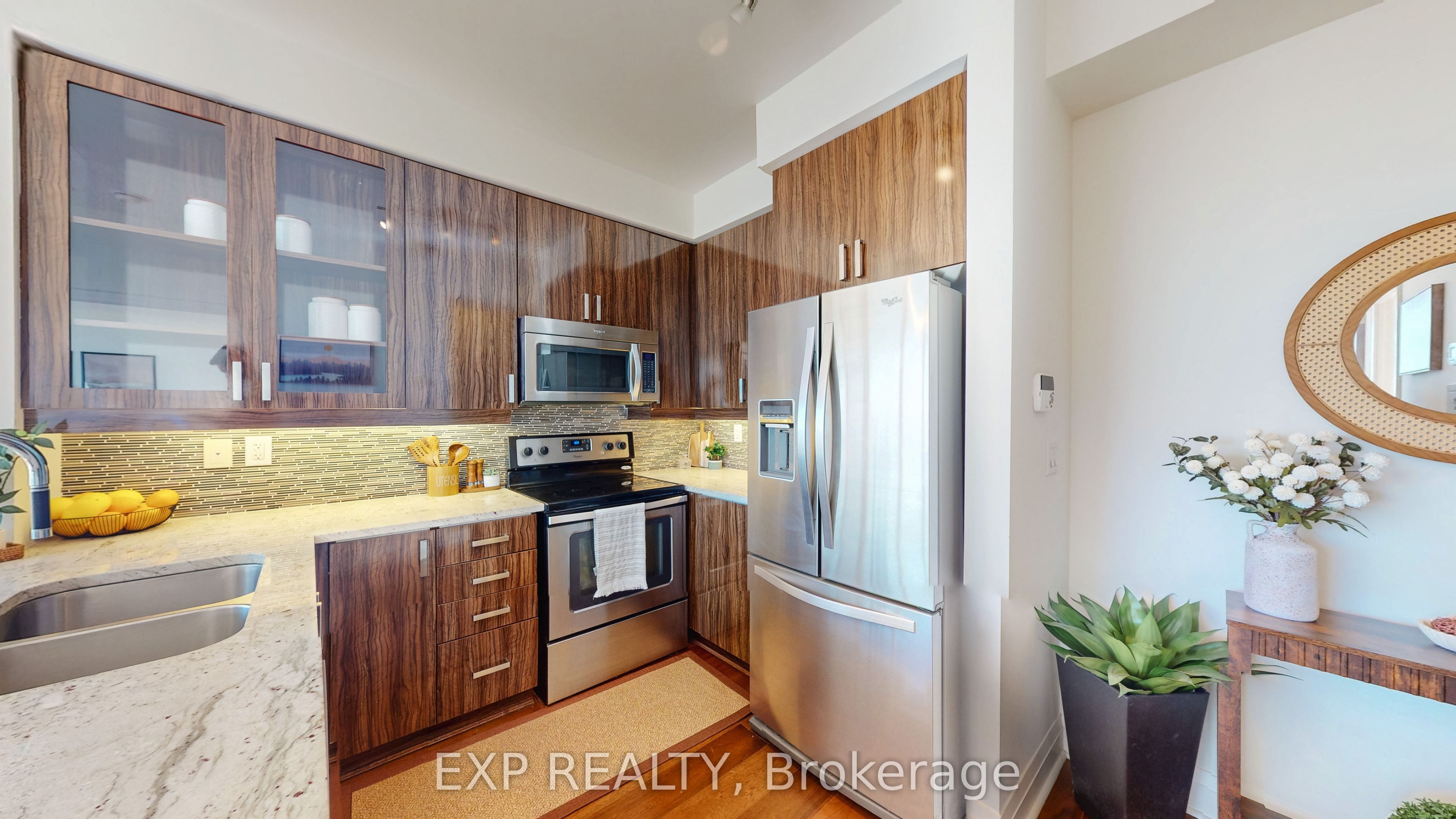1185 The Queensway Way 808