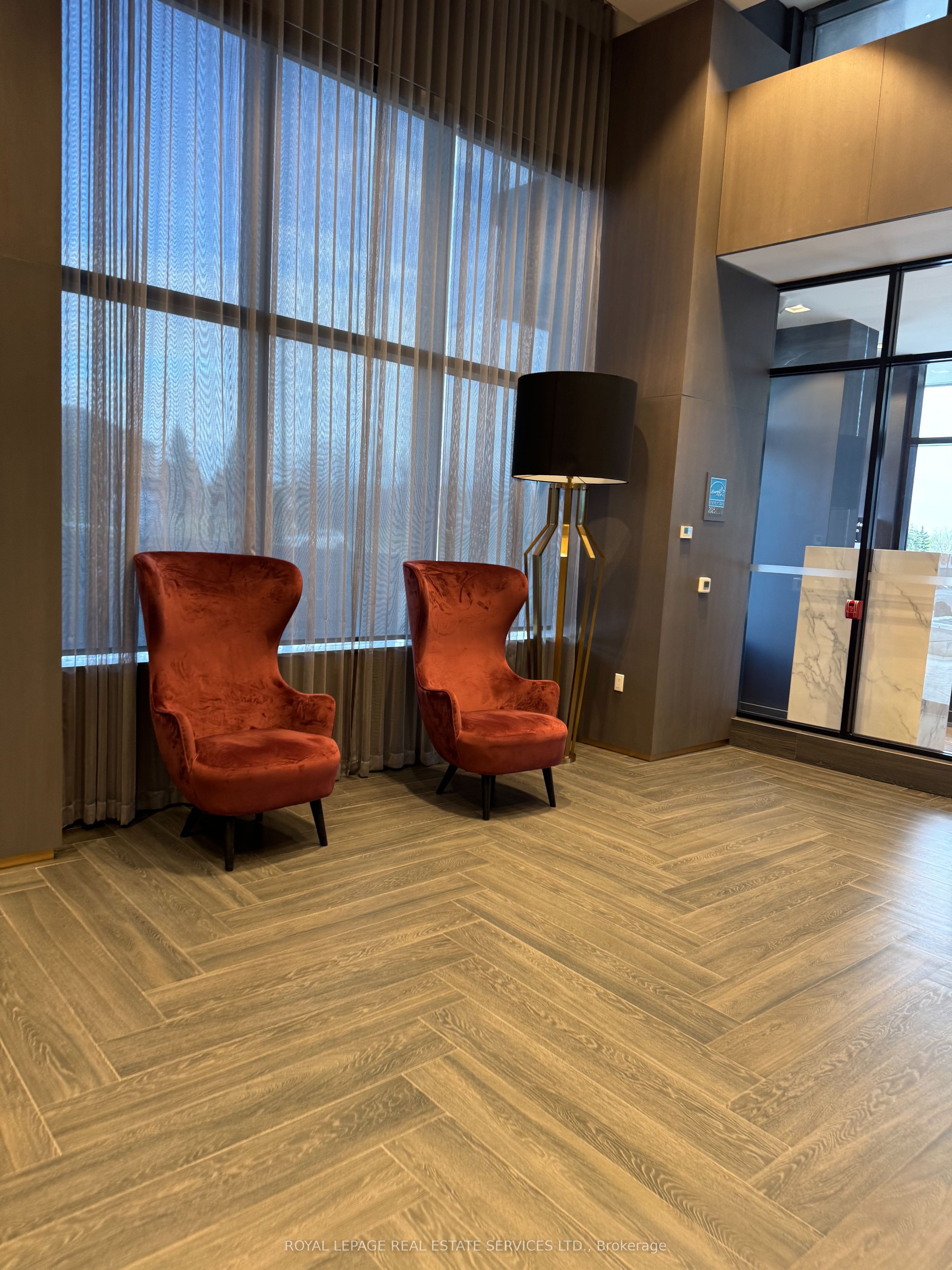 395 Dundas St W N/A LPH21