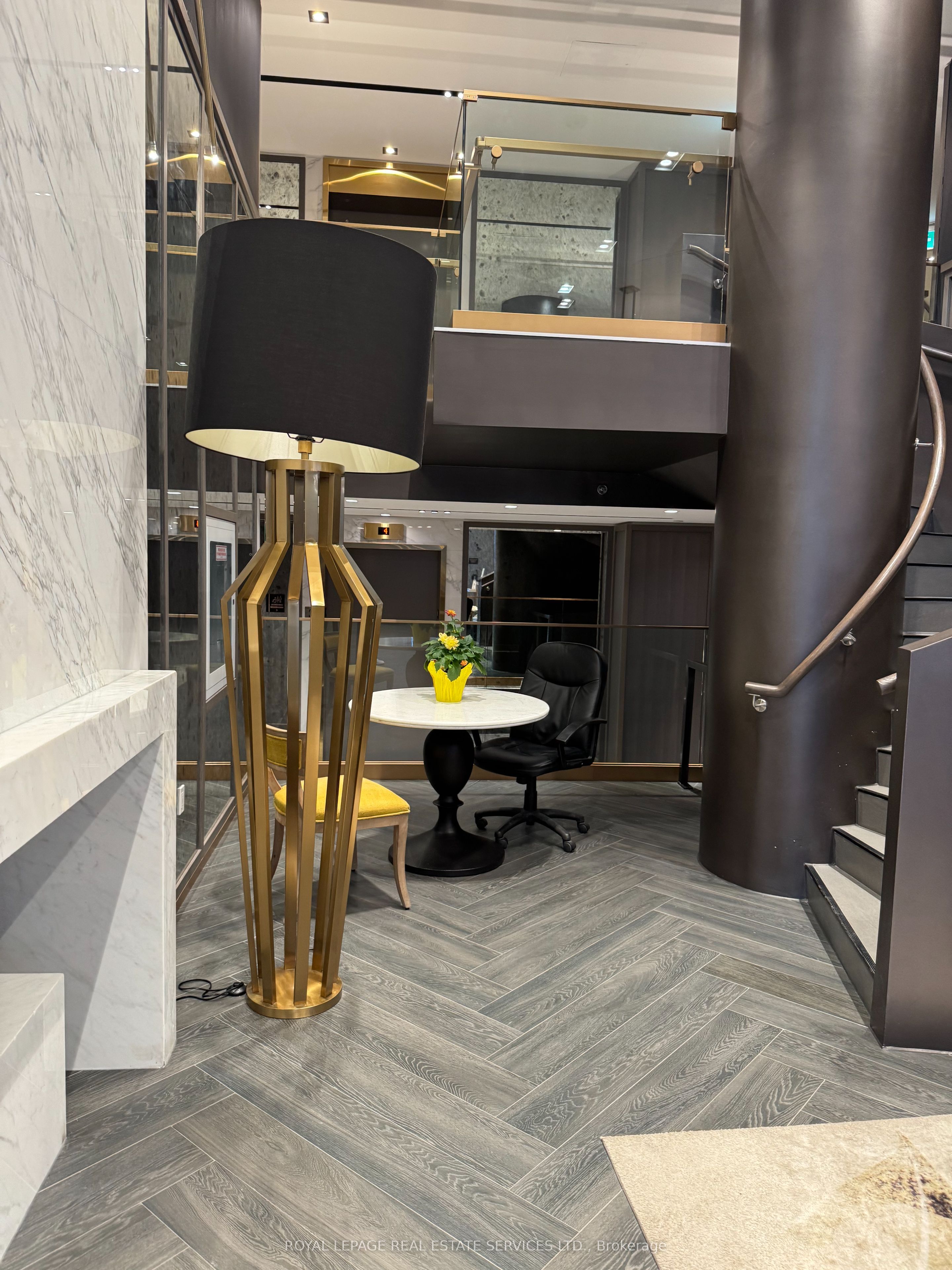 395 Dundas St W N/A LPH21