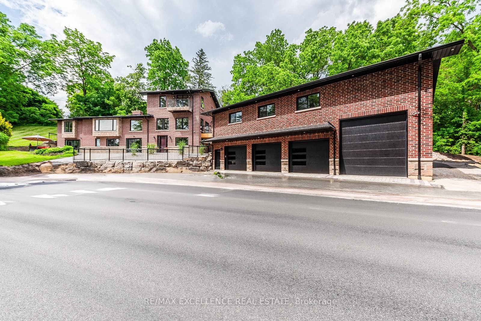 8949 Mississauga Road