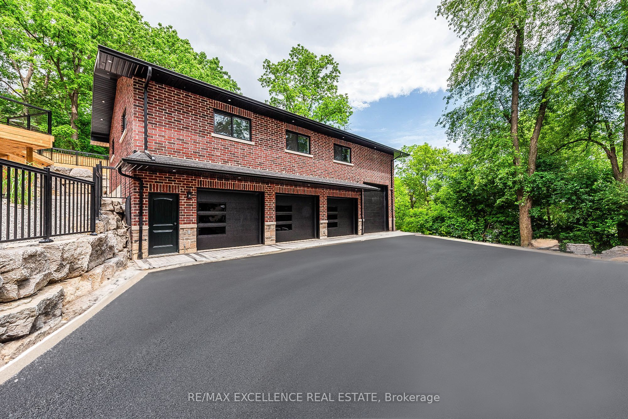 8949 Mississauga Road
