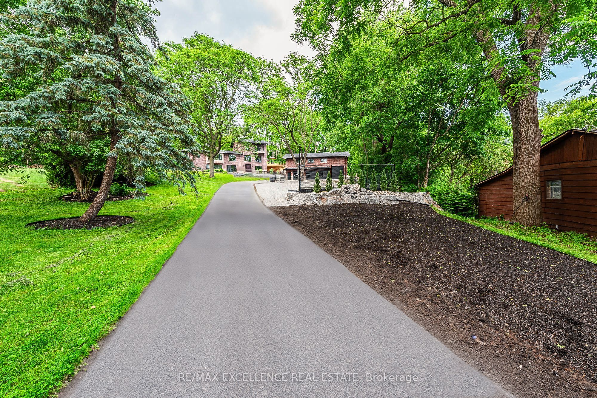 8949 Mississauga Road