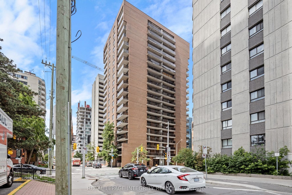 Photo of 475 Laurier Avenue W #2001, Ottawa Centre, ON K1R 7X1 (MLS # X13452972)