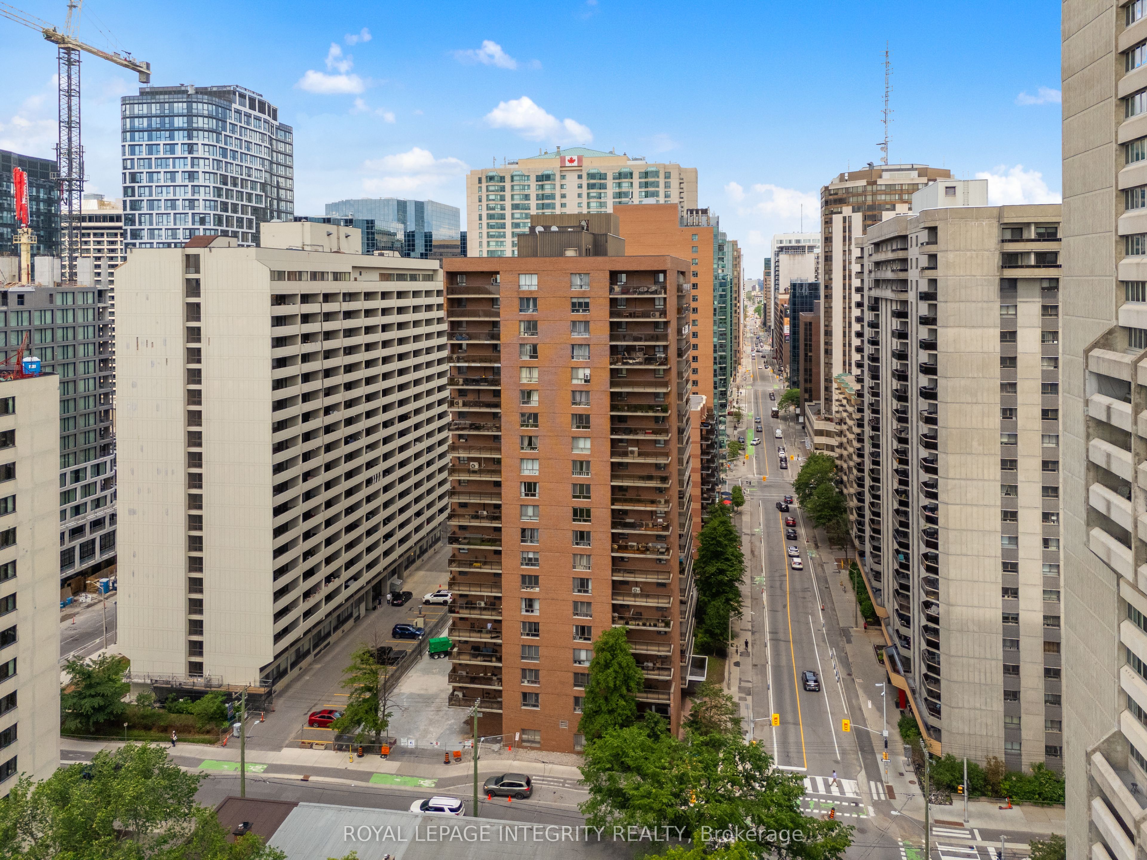 Photo 1 of 23 — 475 Laurier Avenue W 2001, Ottawa Centre, ON K1R 7X1