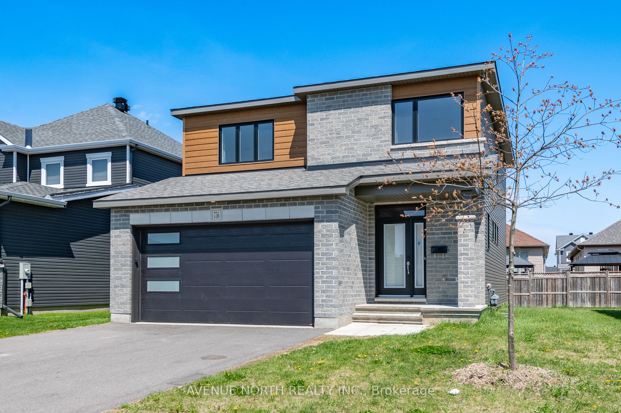Photo 1 of 32 — 756 NAMUR Street, Russell, ON K0A 1W0