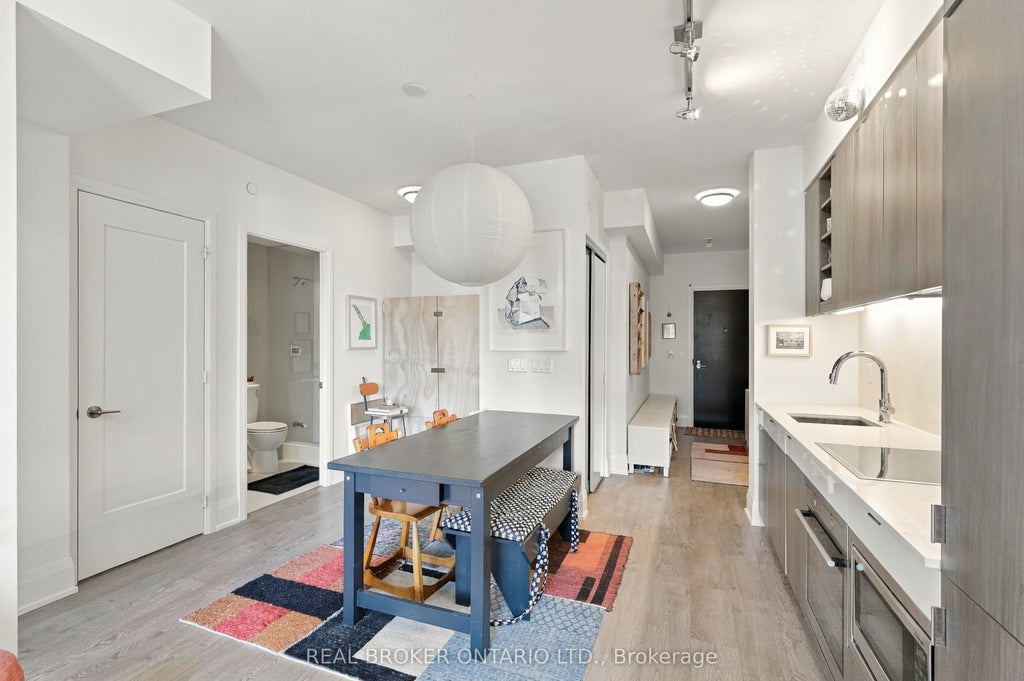 Photo of 101 Erskine Avenue #2004, Toronto, ON M4P 0C5 (MLS # C14105140)