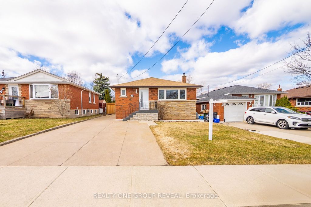Photo of 352 East 42nd Street, Hamilton, ON L8T 3A7 (MLS # X12884942)