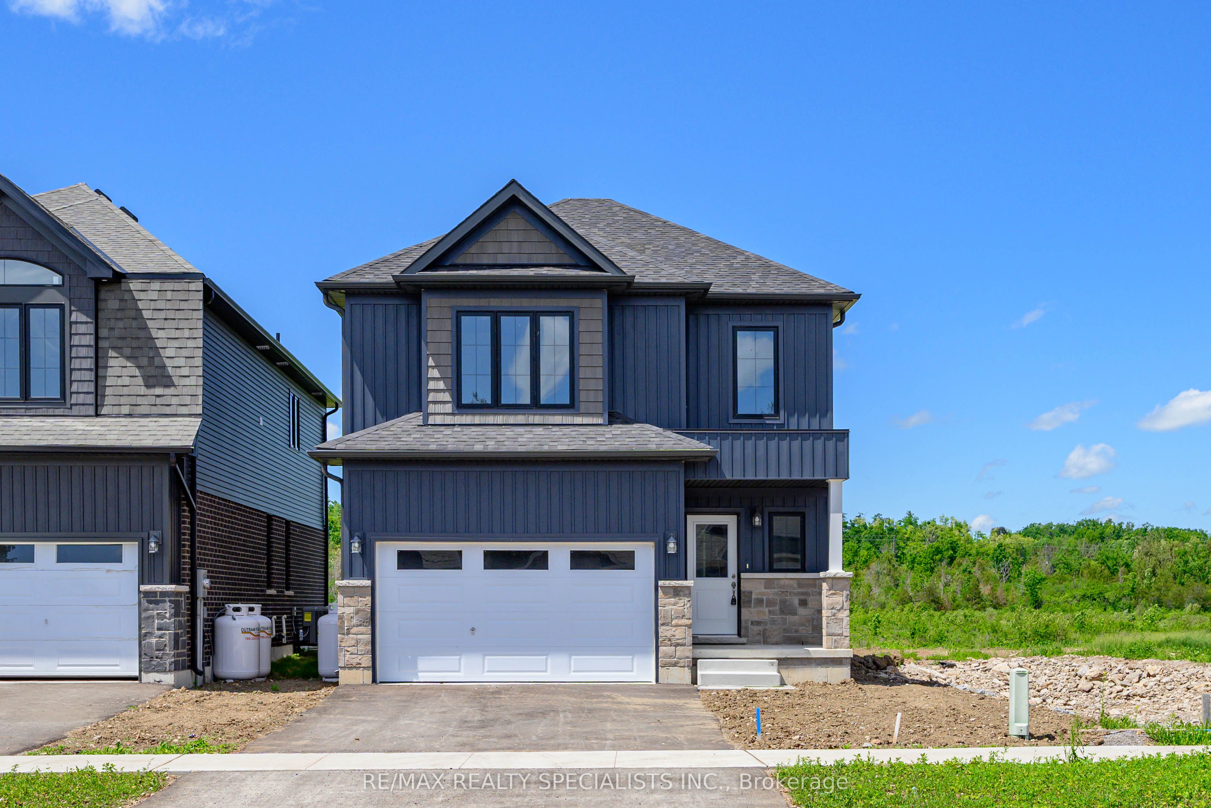 Photo 1 of 48 — 58 Hillcroft Way, Kawartha Lakes, ON K0M 1A0