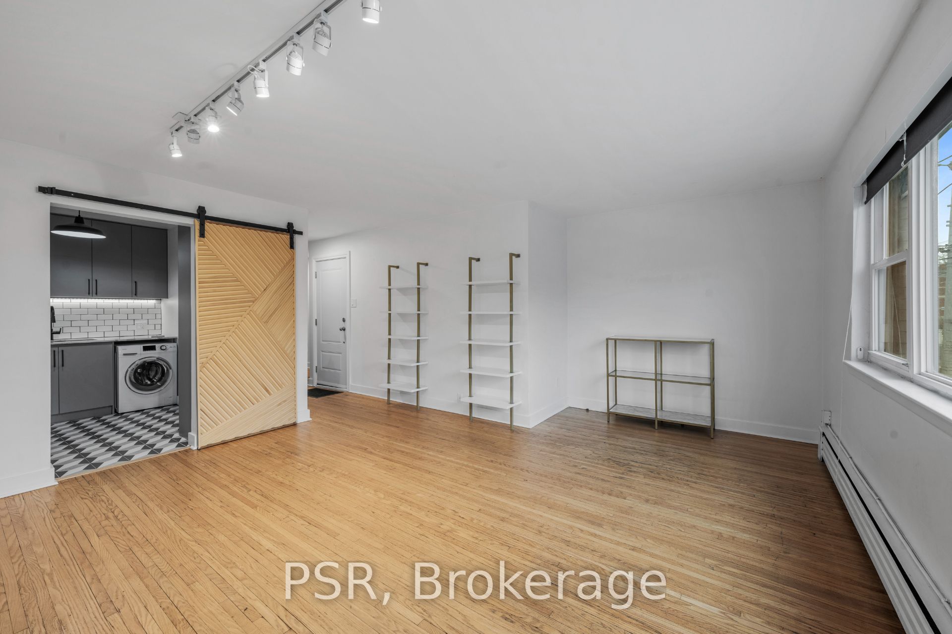 1656 Queen Street W