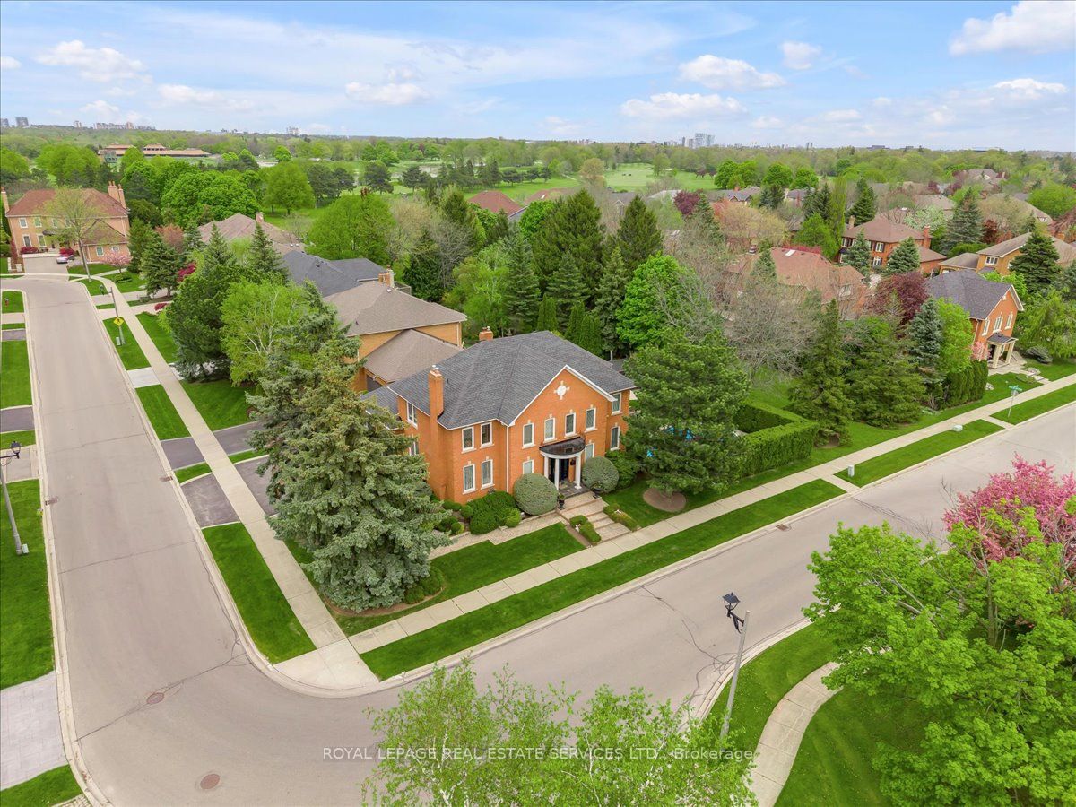 1401 The Links Drive