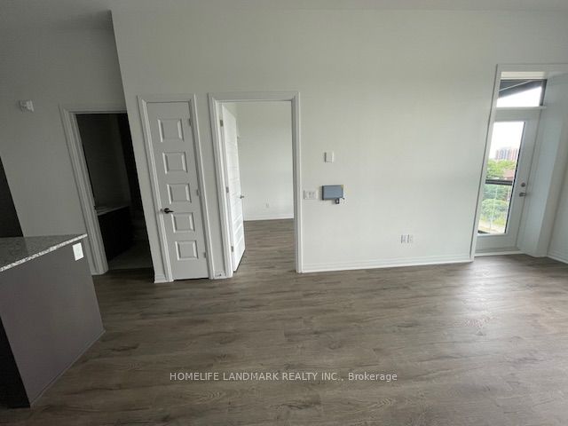 95 Dundas Street S 411