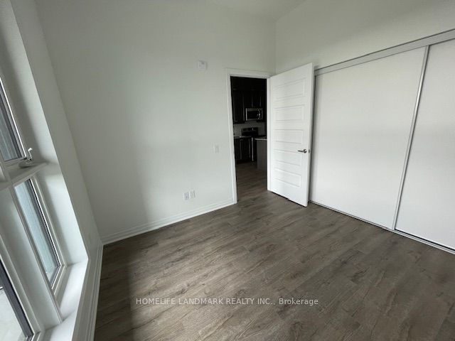 95 Dundas Street S 411