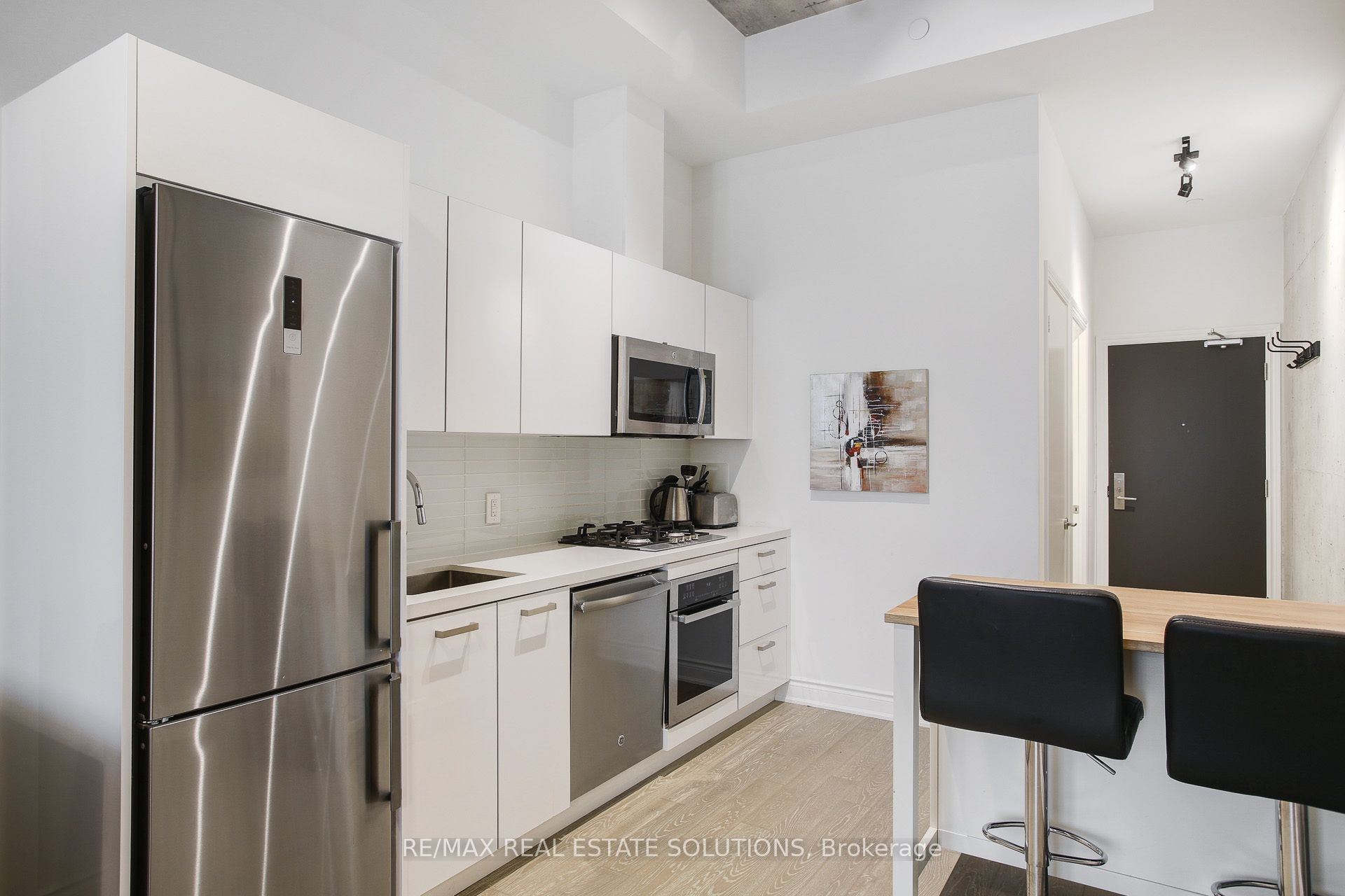 608 Richmond Street W 210