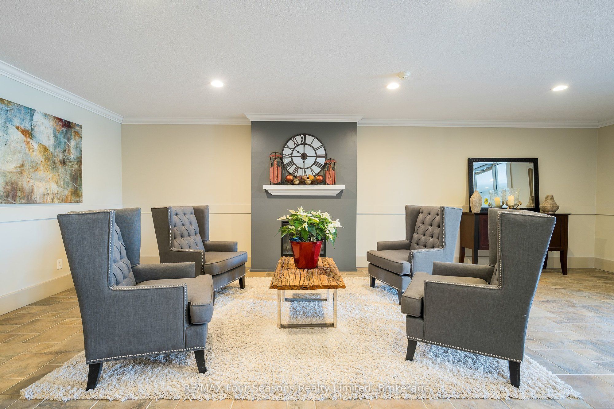 27 Beaver Street S 305