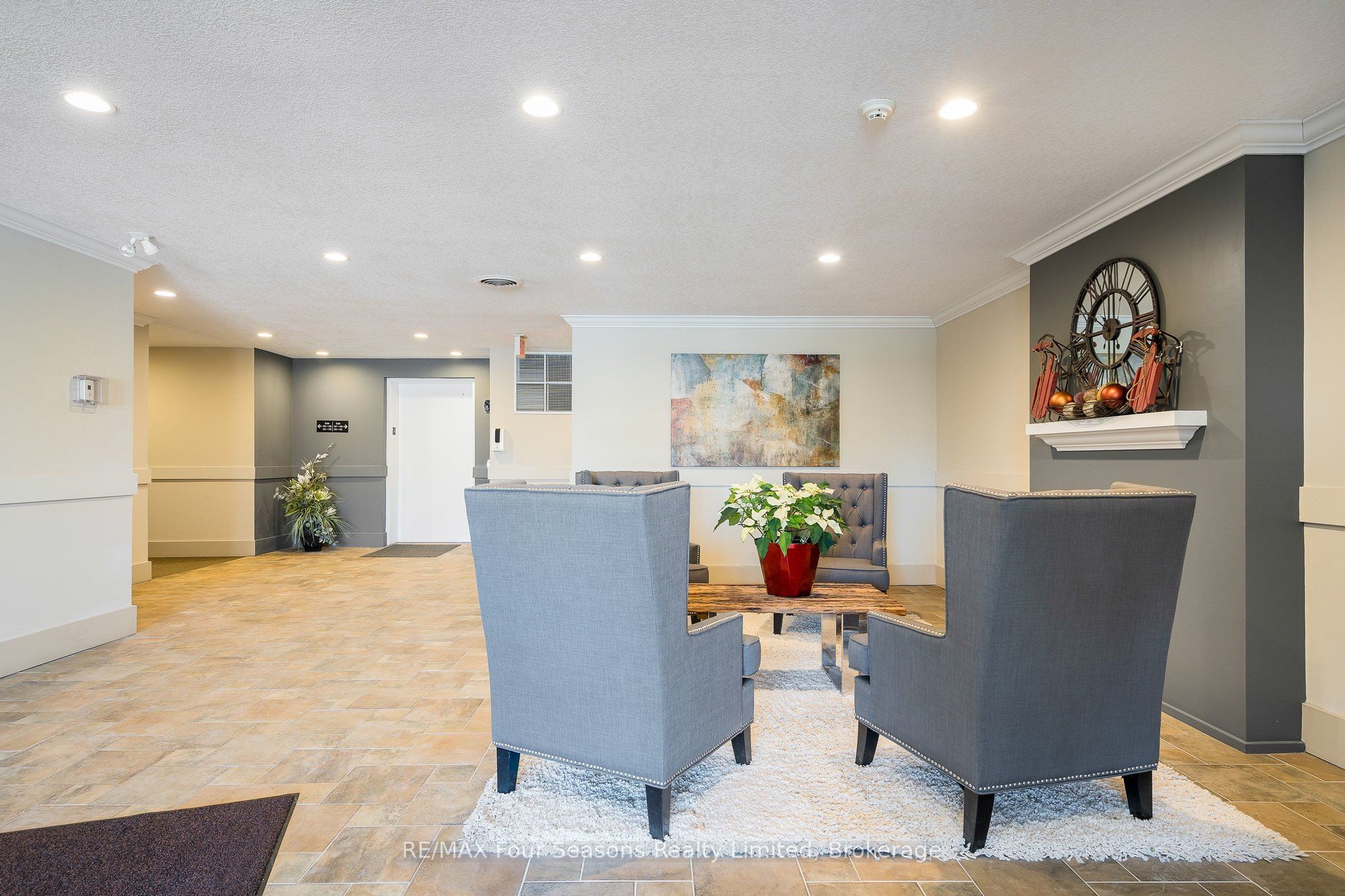 27 Beaver Street S 305