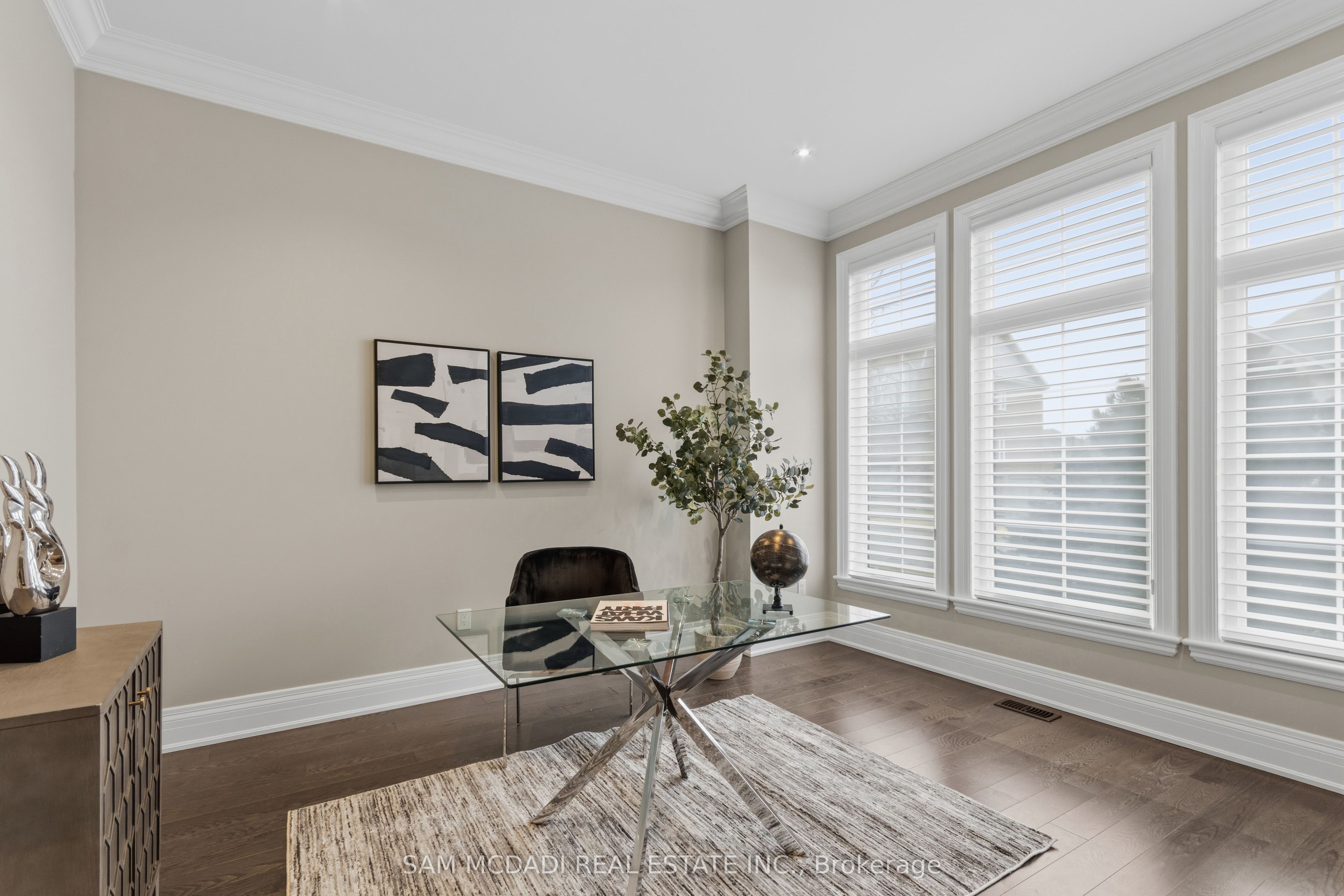 92 Heintzman Crescent