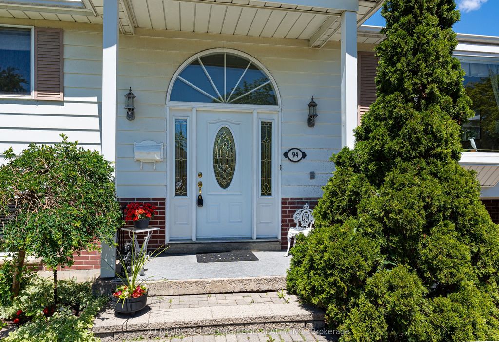 Photo of 94 Southdale Drive, Markham, ON L3P 1K2 (MLS # N13550116)