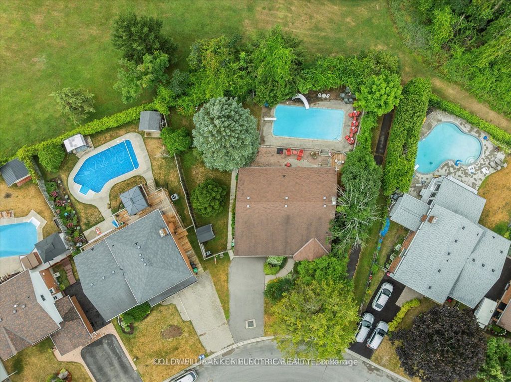Photo of 11 Bayleaf Court, Peterborough, ON K9K 1A2 (MLS # X13092420)