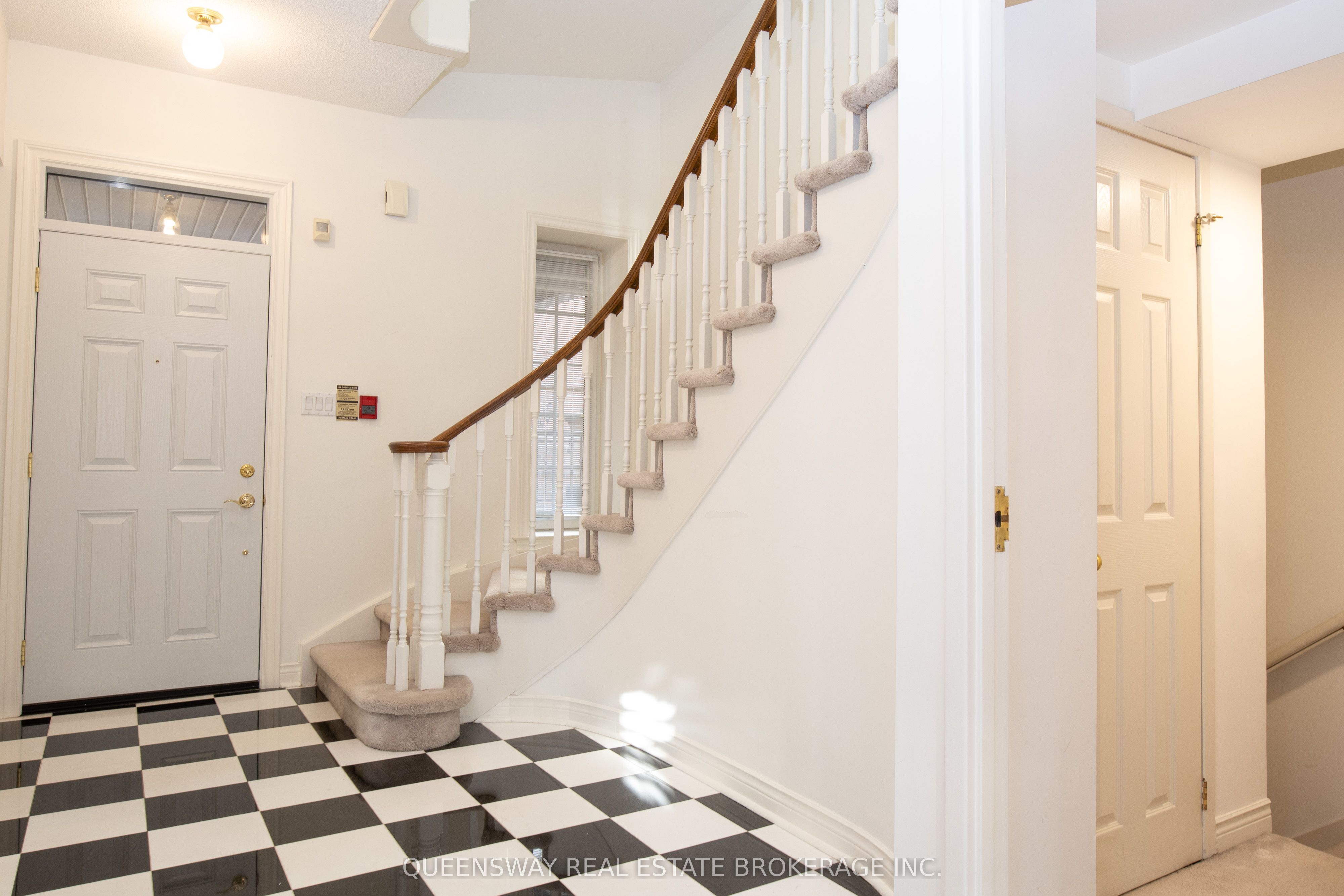 2289 Lakeshore Boulevard 129